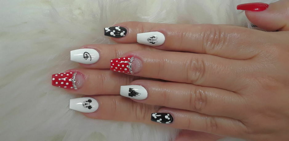 apply nail art stickers